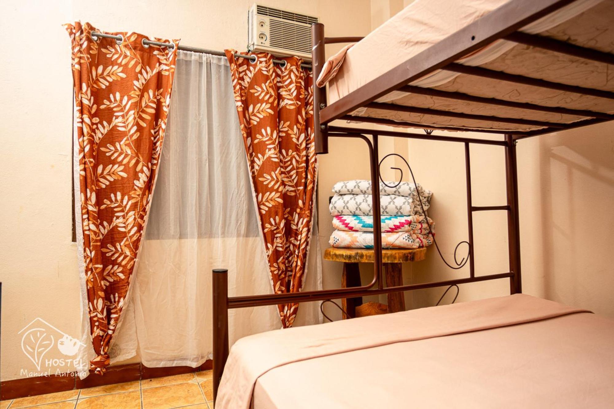 Manuel Antonio Hostel エクステリア 写真