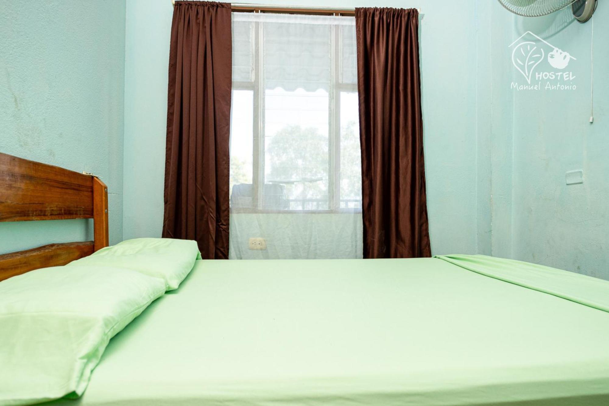 Manuel Antonio Hostel エクステリア 写真