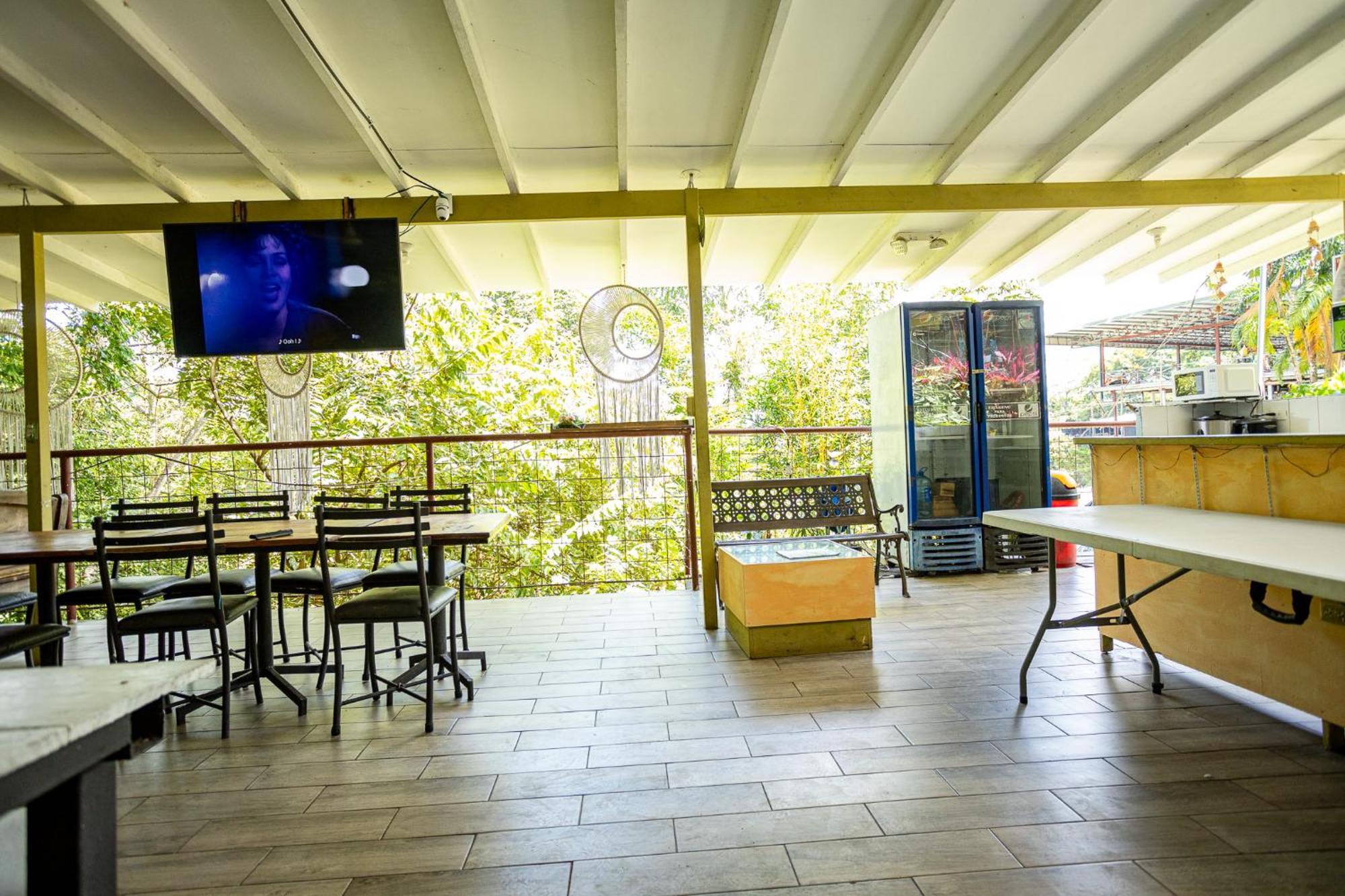 Manuel Antonio Hostel エクステリア 写真