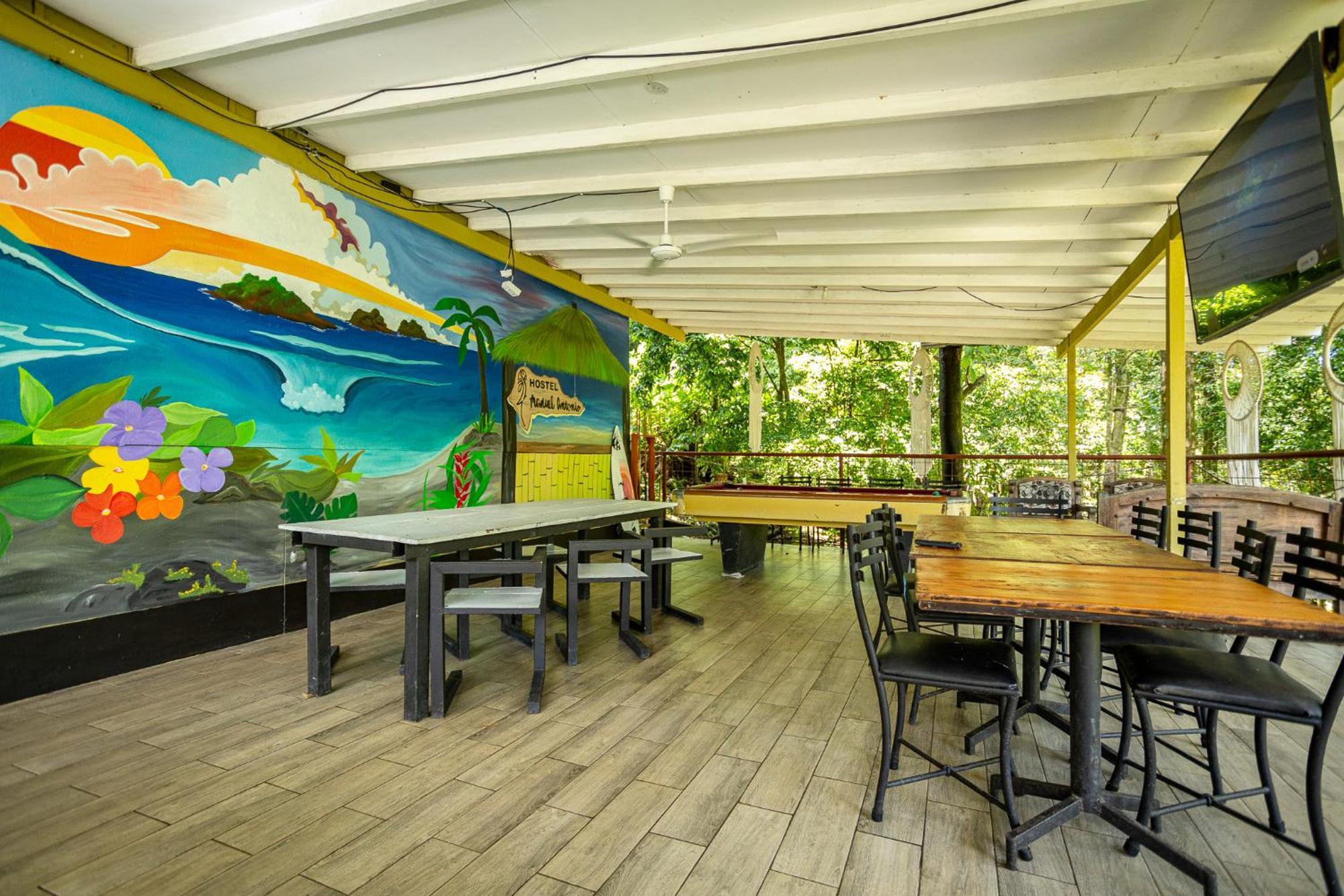 Manuel Antonio Hostel エクステリア 写真